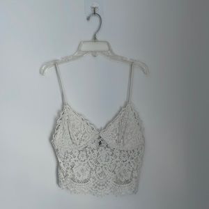 LACE CROP TOP
